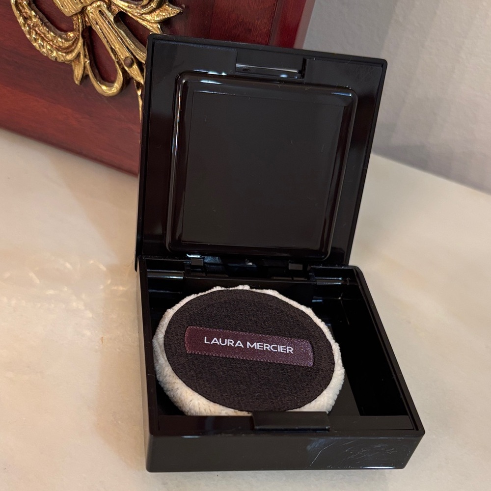 Laura Mercier Translucent Pressed Powder - Picture 5 of 11